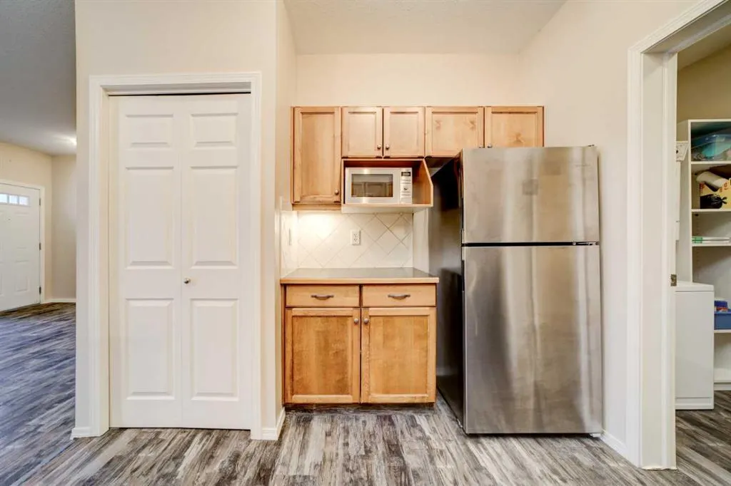 125 Silkstone Road W #4