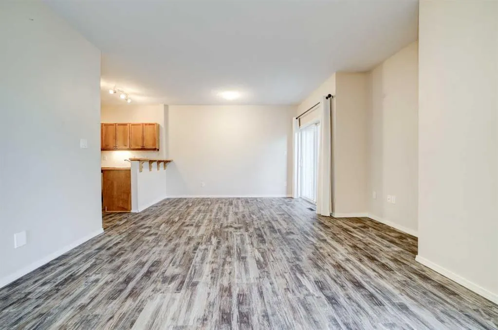 125 Silkstone Road W #4