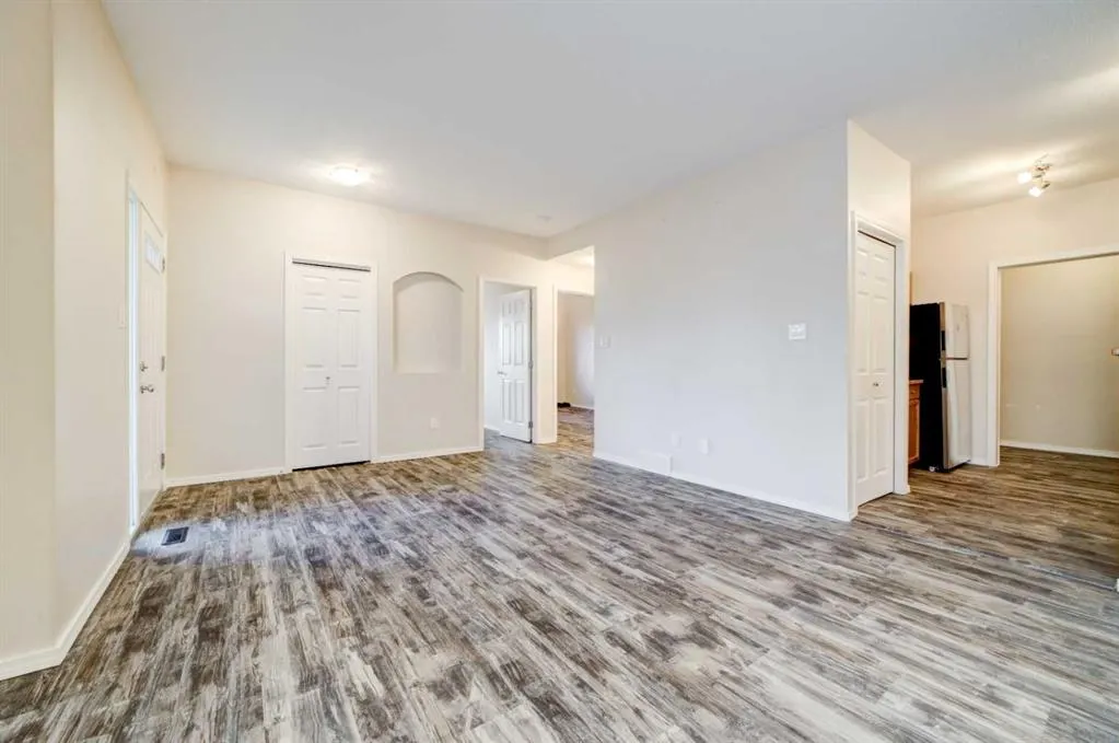 125 Silkstone Road W #4