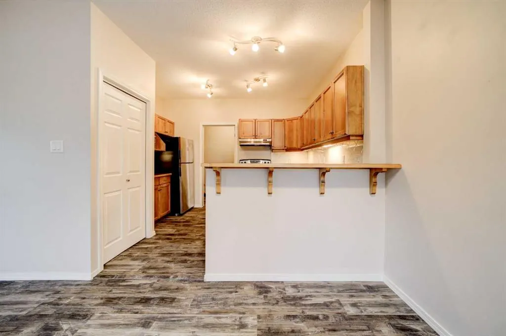 125 Silkstone Road W #4