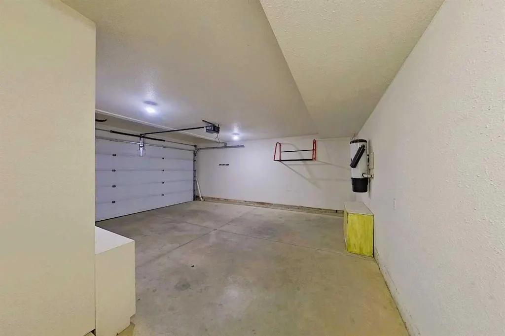 116 6 Avenue NE #106