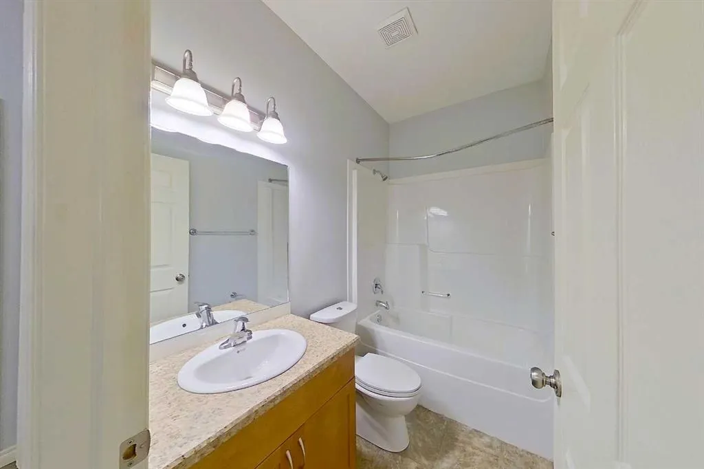 116 6 Avenue NE #106