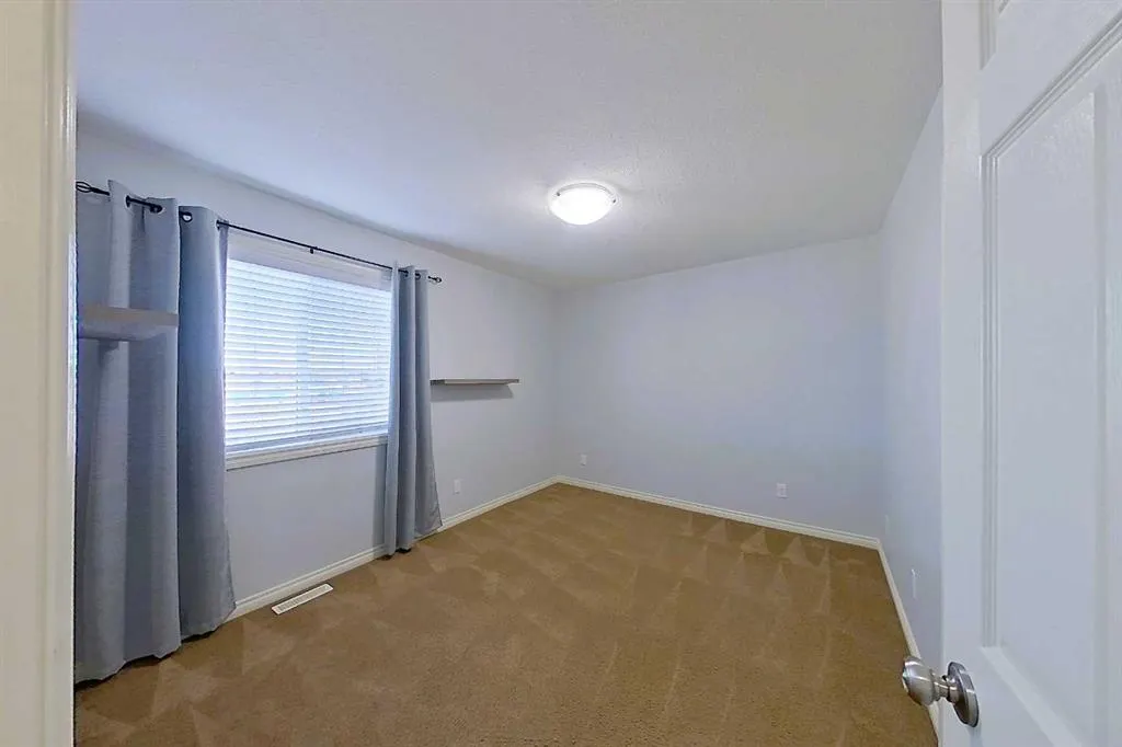 116 6 Avenue NE #106