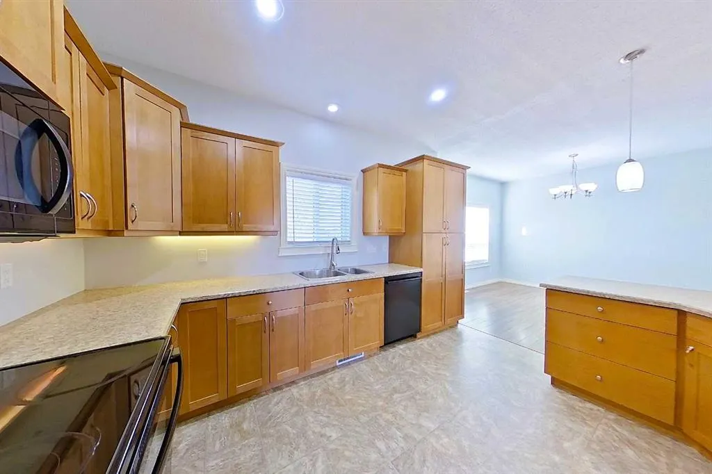 116 6 Avenue NE #106