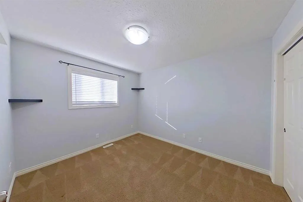 116 6 Avenue NE #106