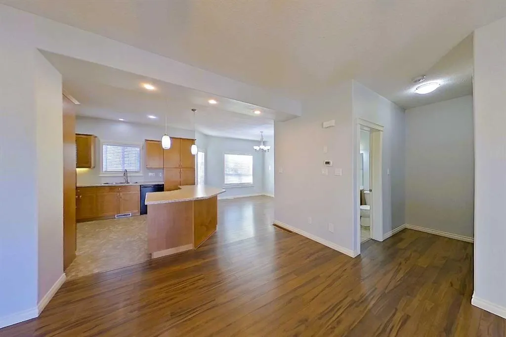 116 6 Avenue NE #106