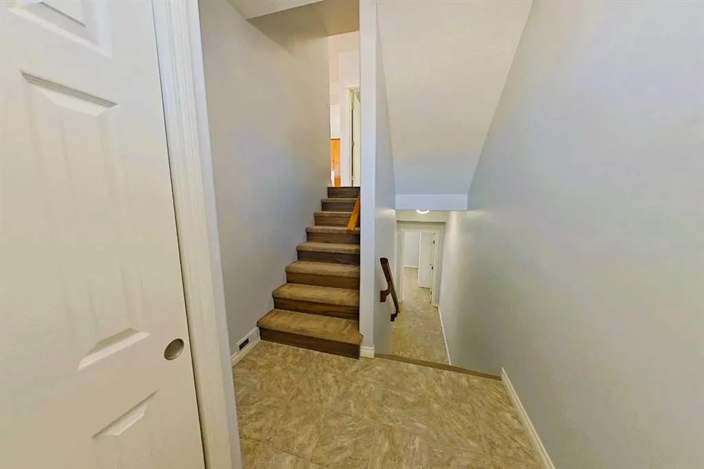 116 6 Avenue NE #106