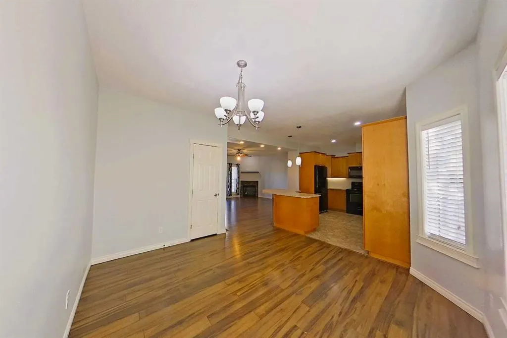 116 6 Avenue NE #106