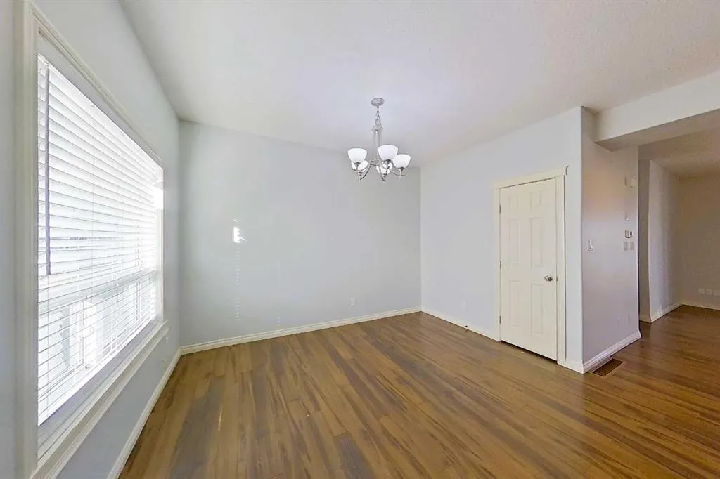 116 6 Avenue NE #106
