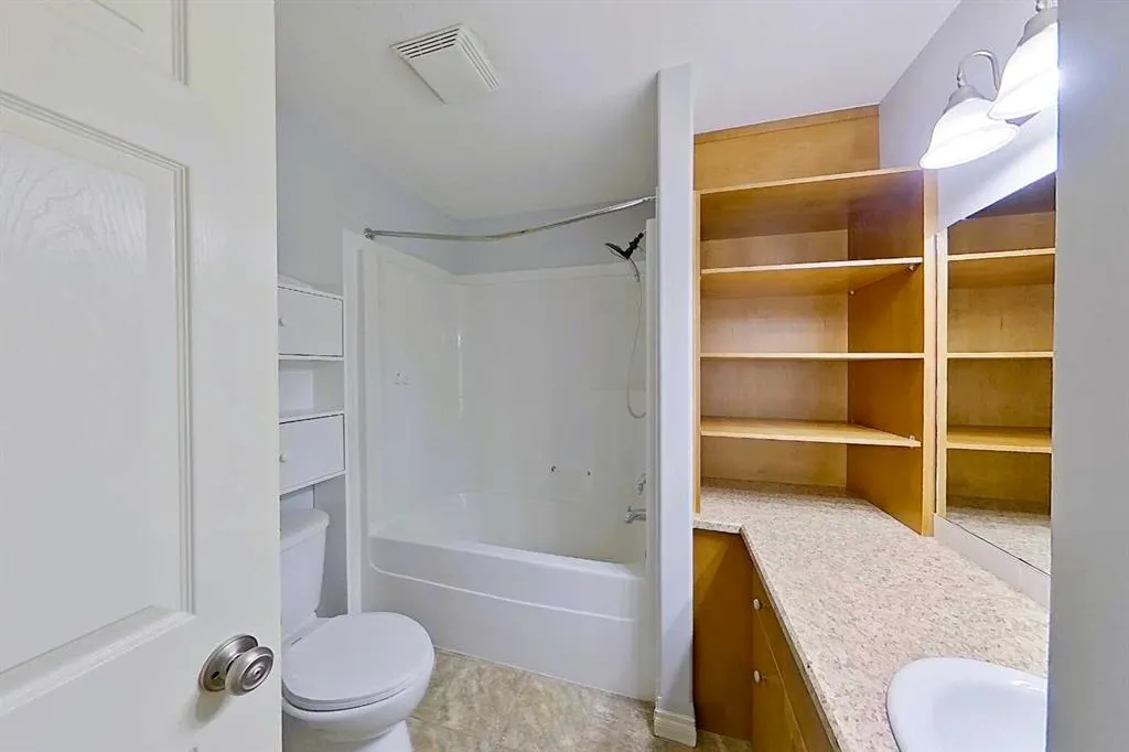 116 6 Avenue NE #106