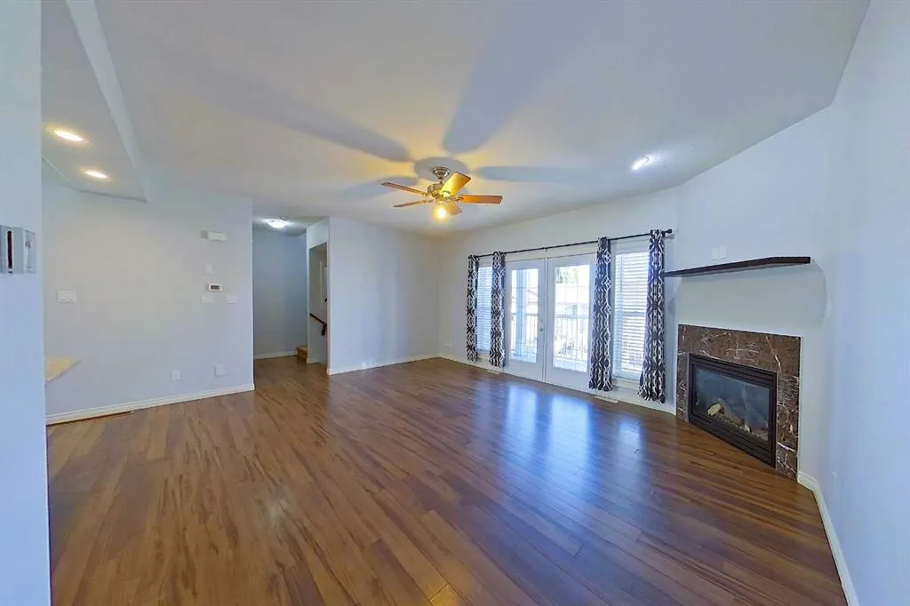 116 6 Avenue NE #106