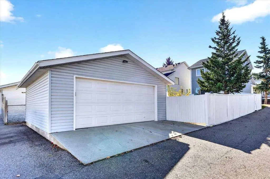 85 River Rock Circle SE