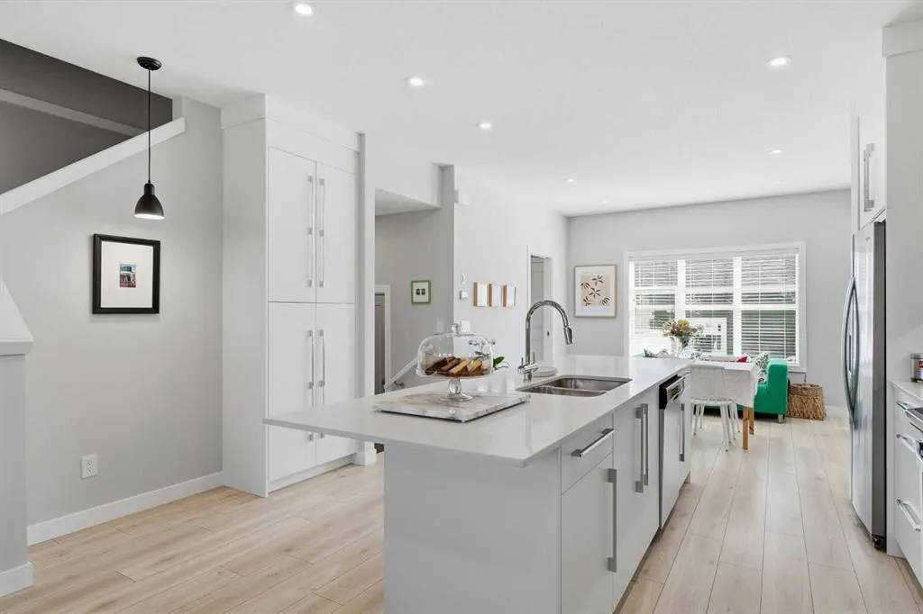 416 West Lakeview Drive