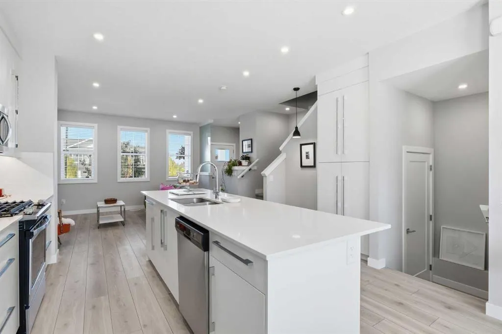 416 West Lakeview Drive