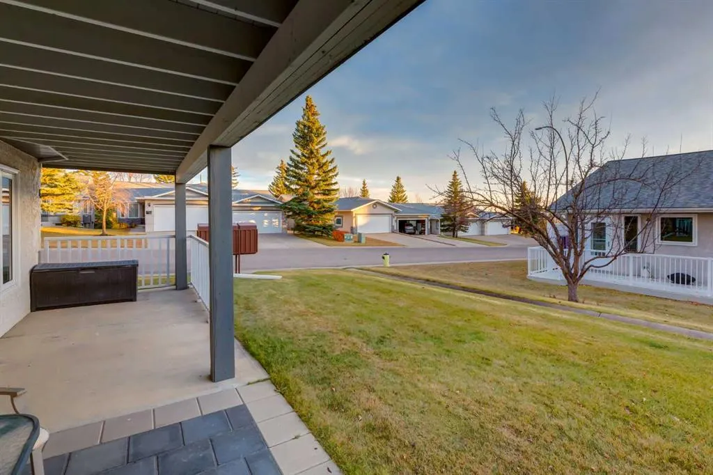 4 ARBOUR CLIFF Court NW