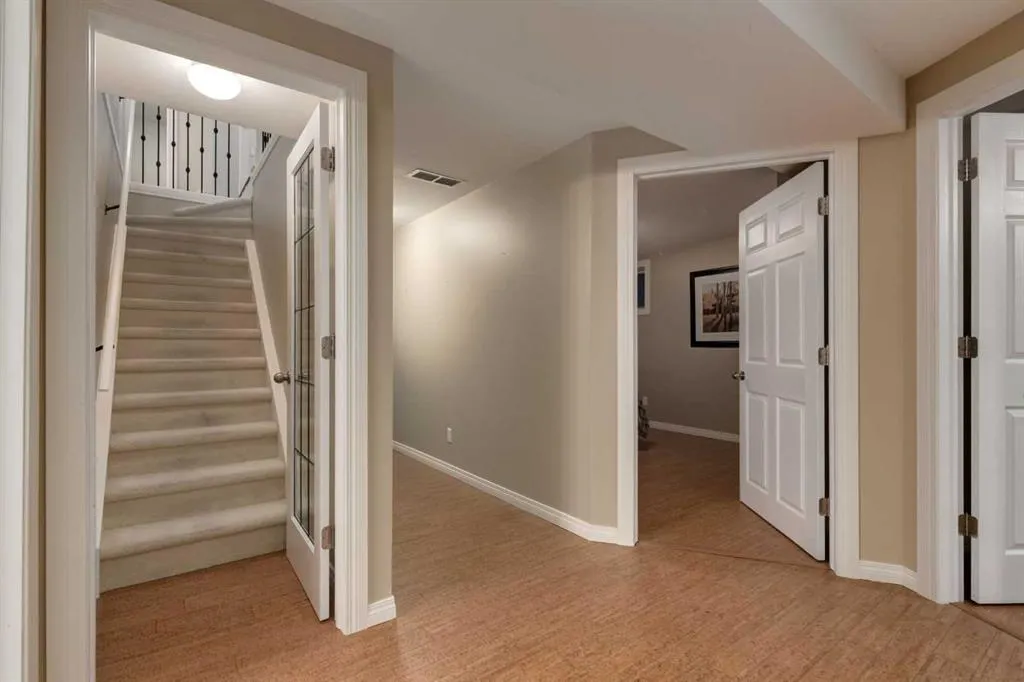 4 ARBOUR CLIFF Court NW