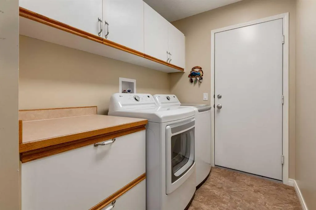 4 ARBOUR CLIFF Court NW