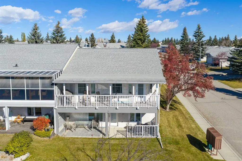 4 ARBOUR CLIFF Court NW