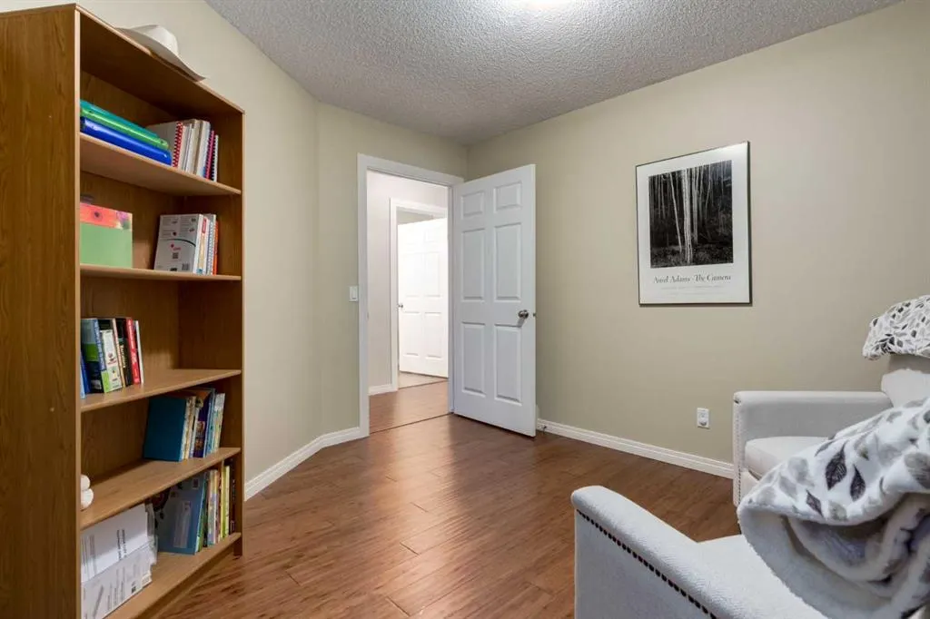 4 ARBOUR CLIFF Court NW