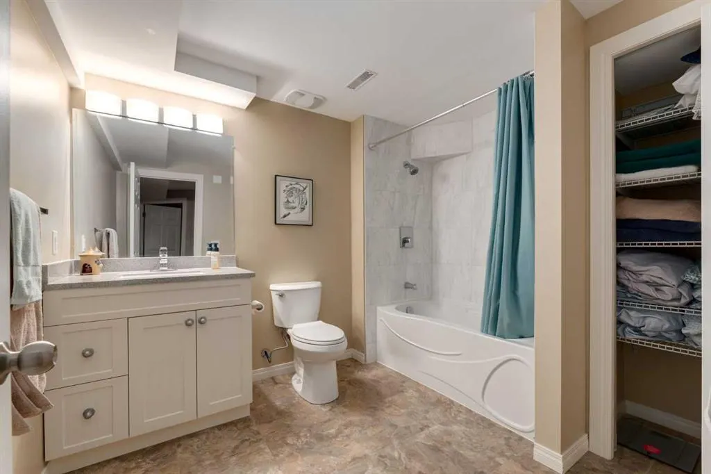 4 ARBOUR CLIFF Court NW