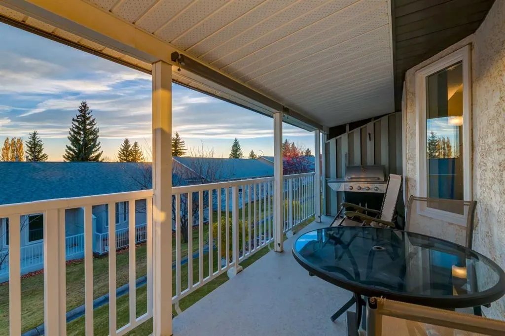 4 ARBOUR CLIFF Court NW