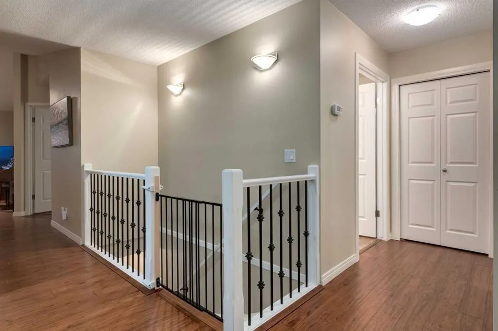 4 ARBOUR CLIFF Court NW