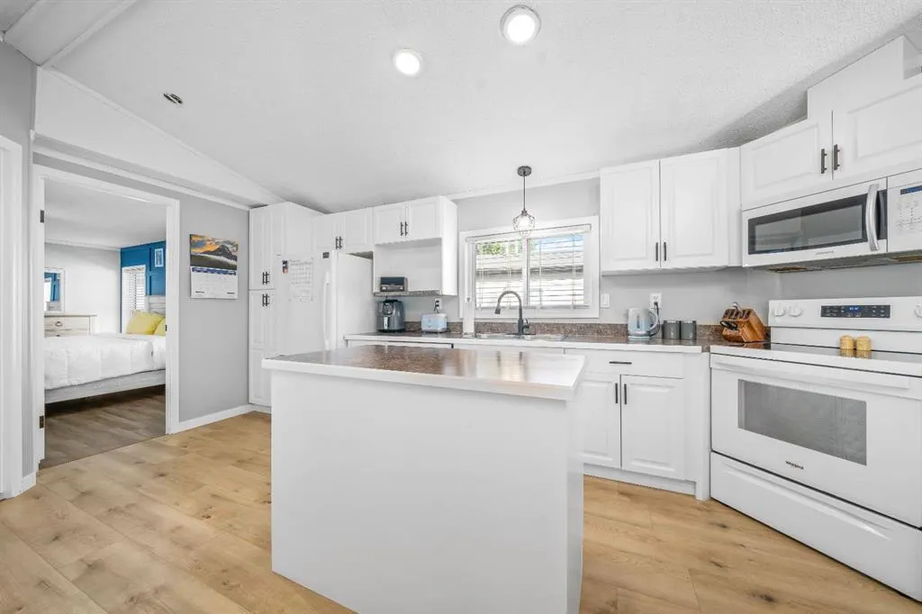 140 Birch Street W