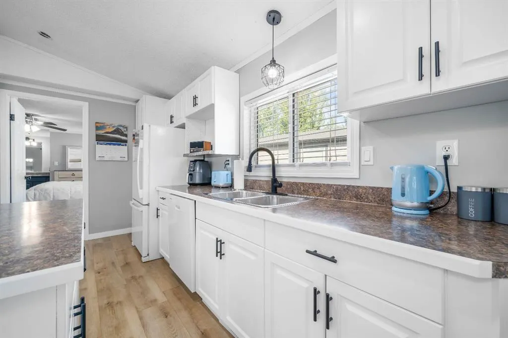 140 Birch Street W