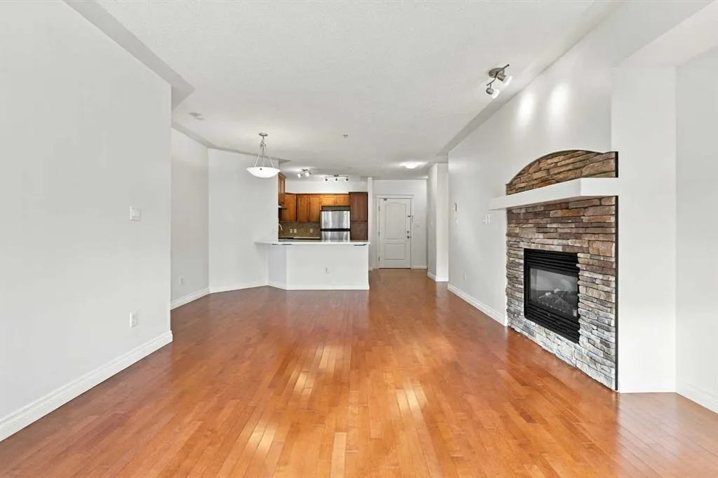 30 Discovery Ridge Close SW #305