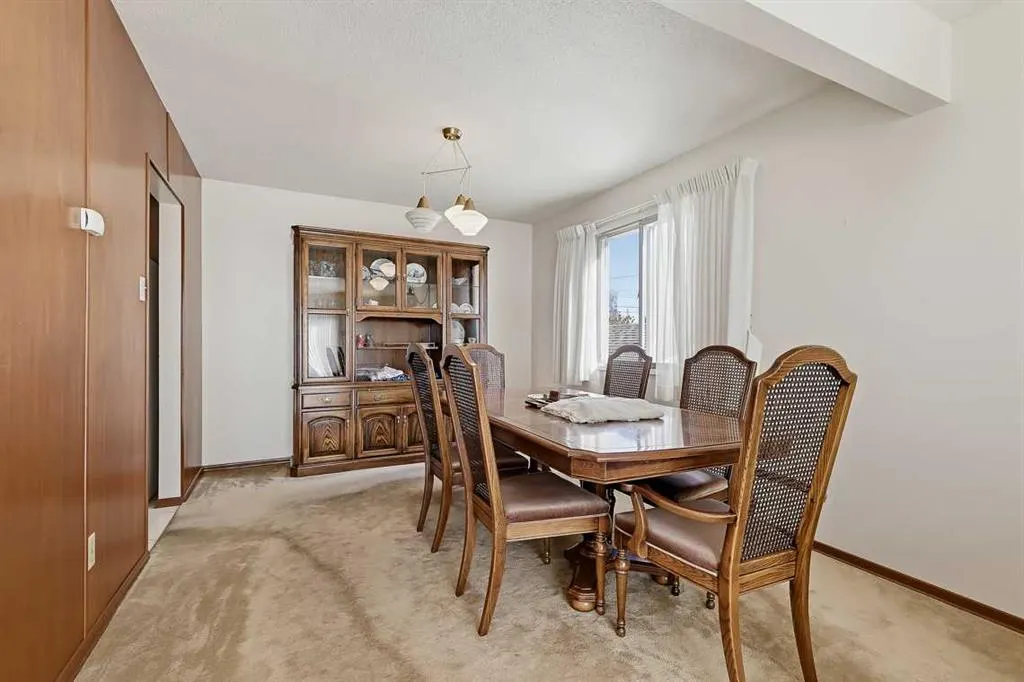 210 2 Avenue SE