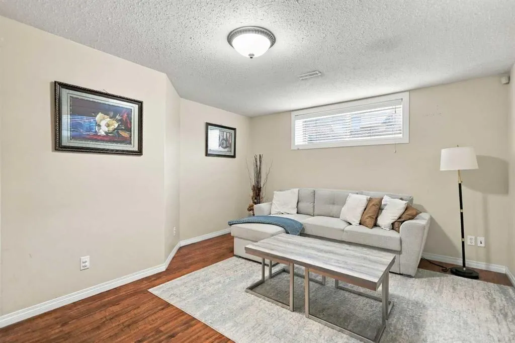 72 Oak Drive