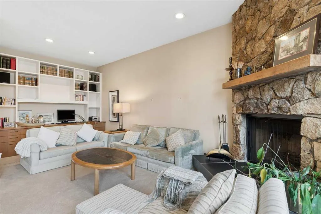 339 Wildwood Drive SW