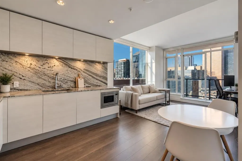 310 12 Avenue SW #1902