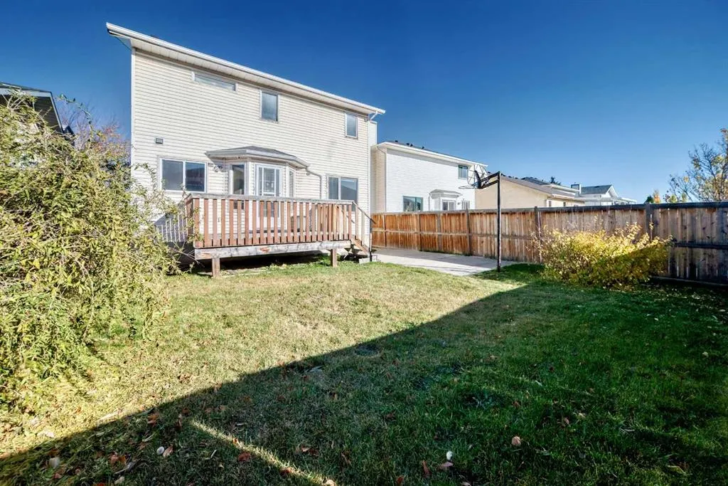 66 Harvest Oak Crescent NE