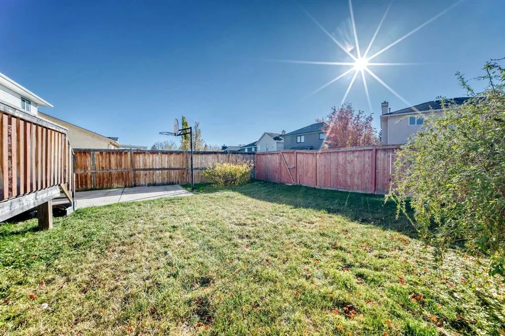 66 Harvest Oak Crescent NE
