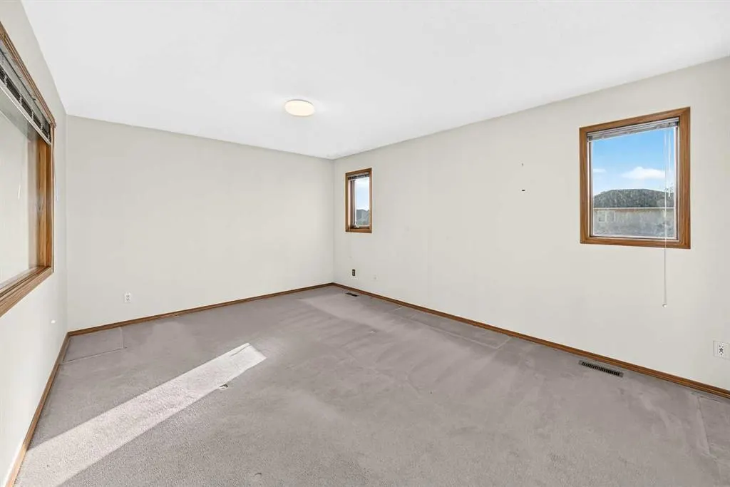 66 Harvest Oak Crescent NE