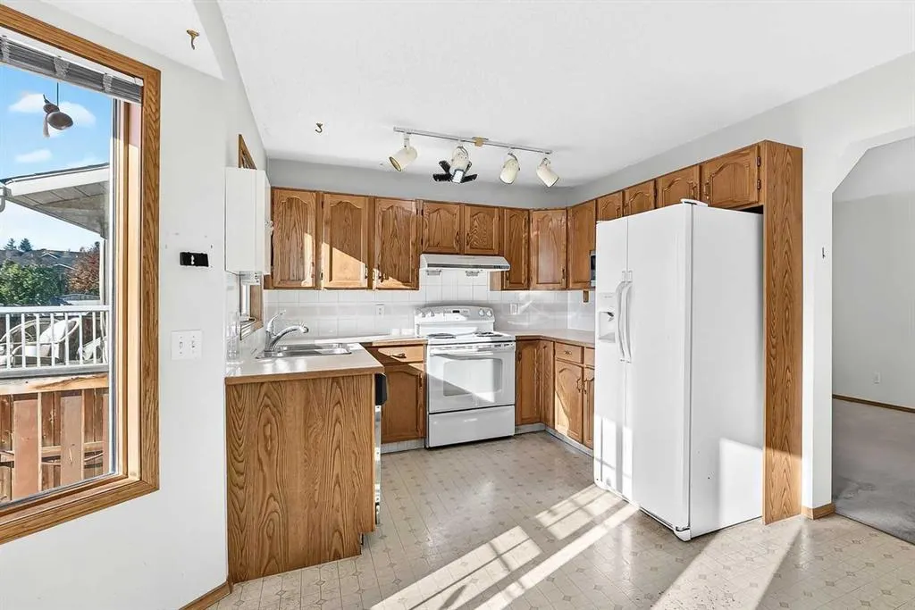 66 Harvest Oak Crescent NE