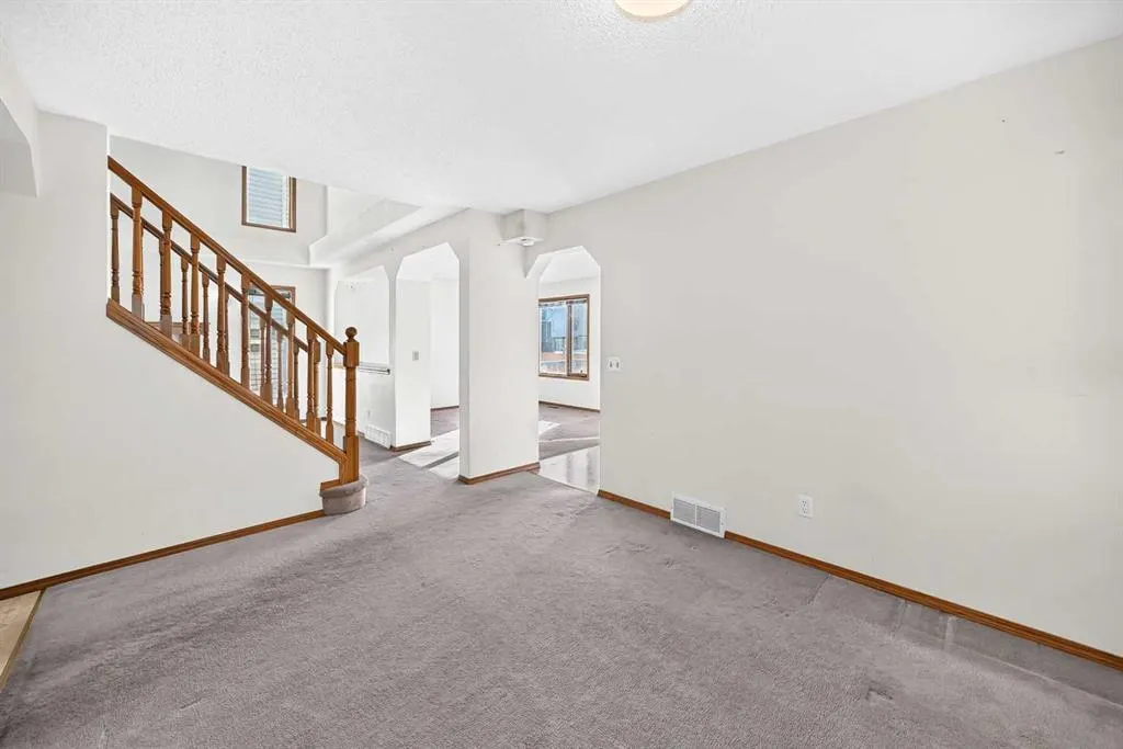 66 Harvest Oak Crescent NE