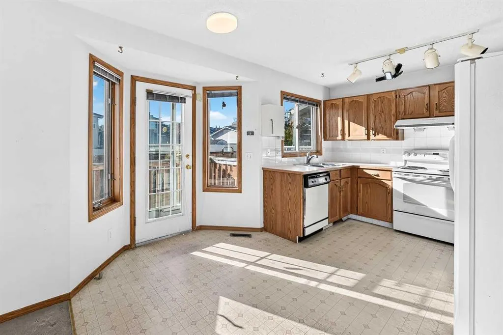 66 Harvest Oak Crescent NE