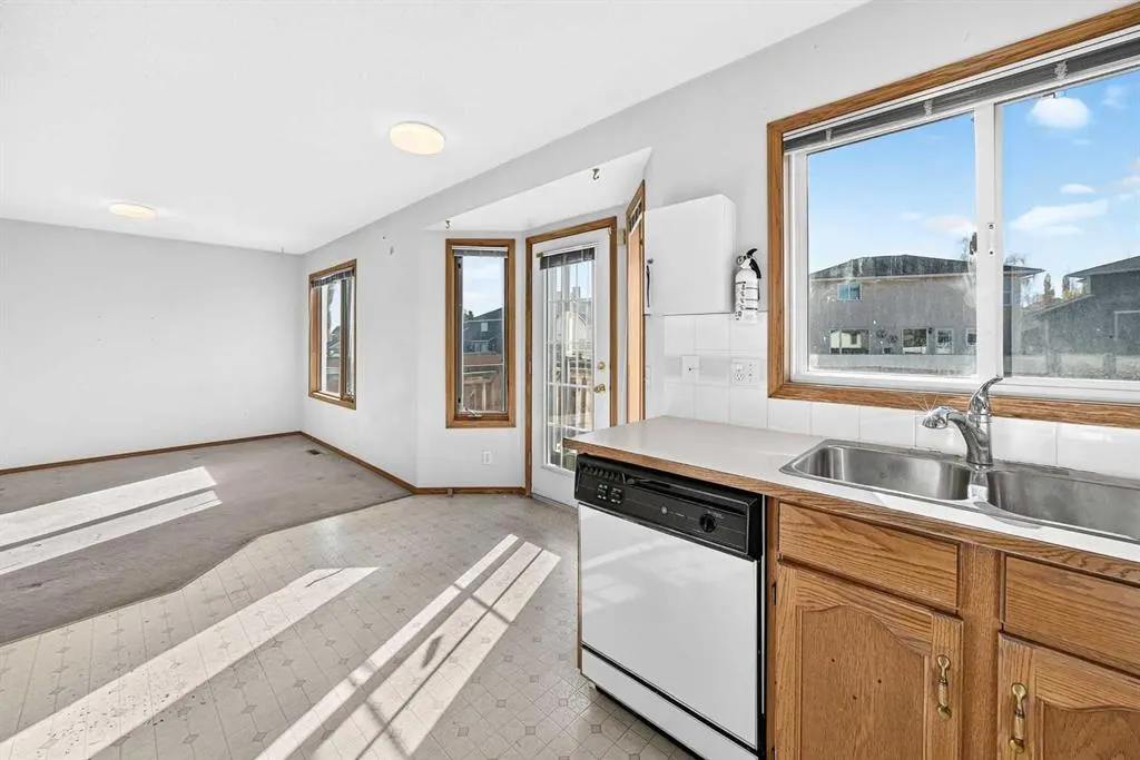 66 Harvest Oak Crescent NE