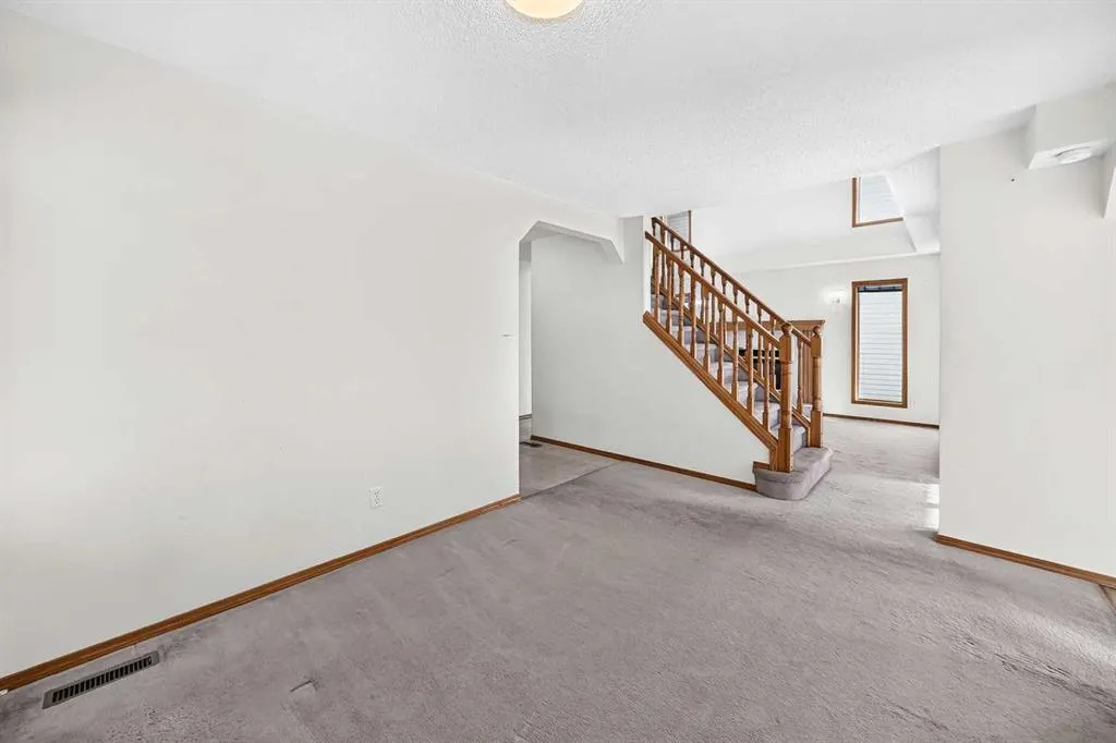 66 Harvest Oak Crescent NE