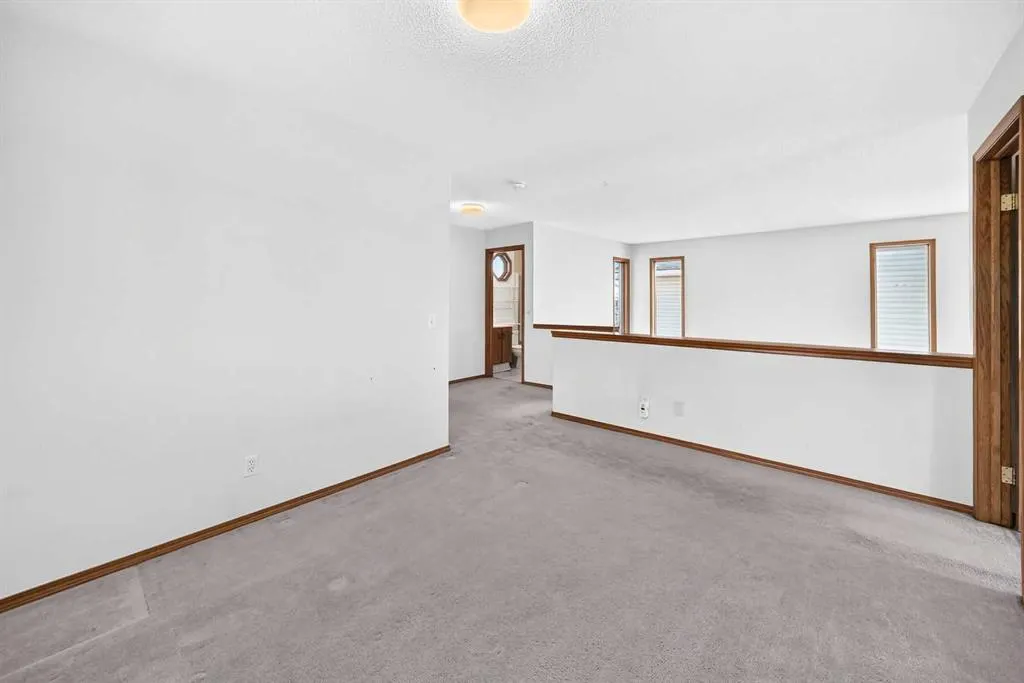 66 Harvest Oak Crescent NE