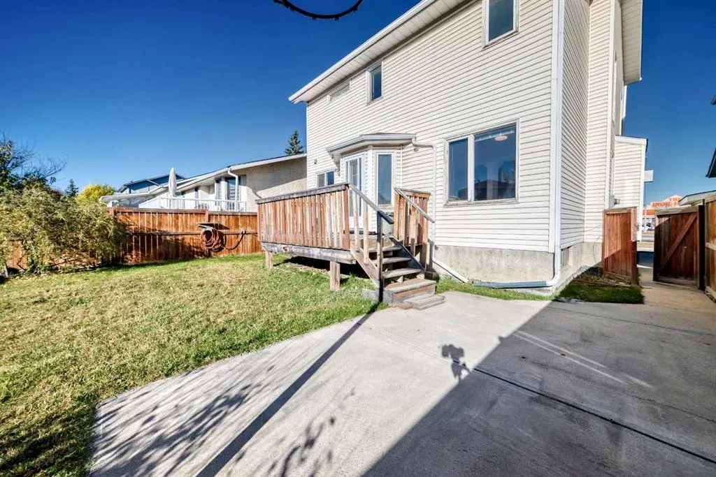 66 Harvest Oak Crescent NE