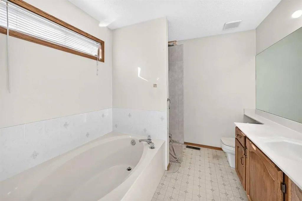 66 Harvest Oak Crescent NE