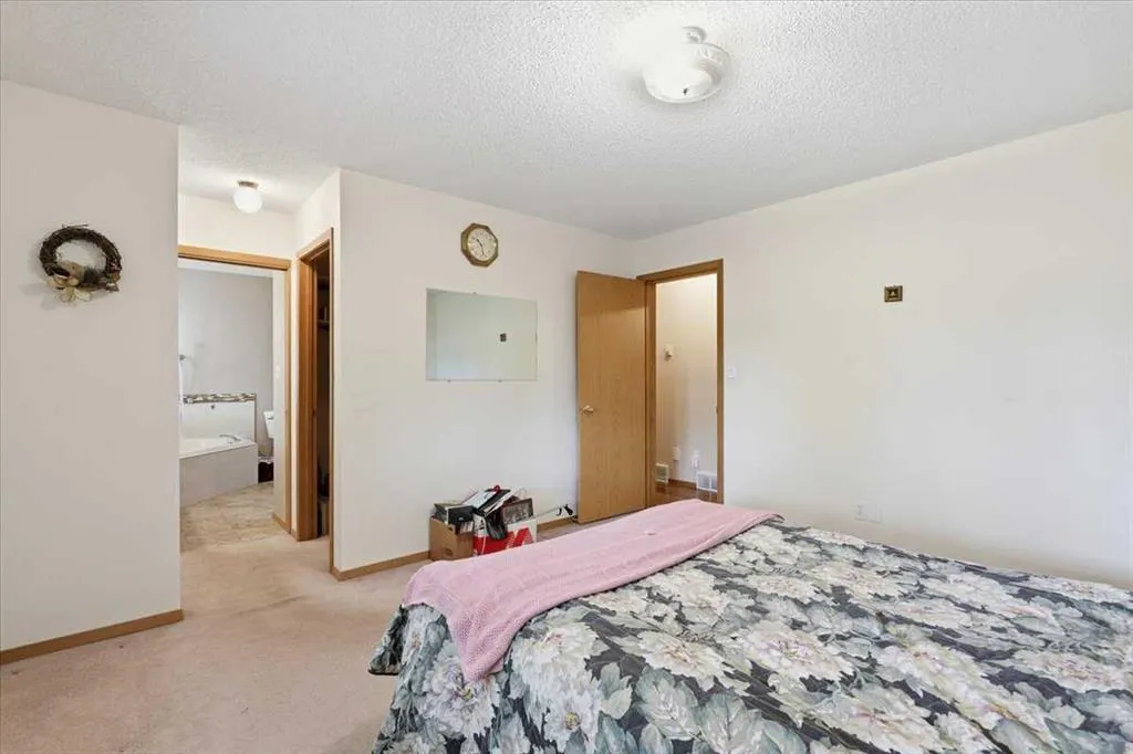 472004 & 472006 RGE ROAD 32