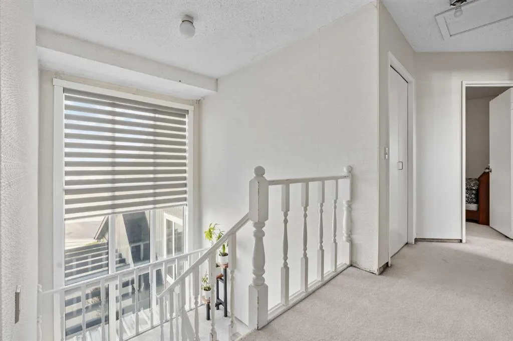 32 Castleglen Court NE
