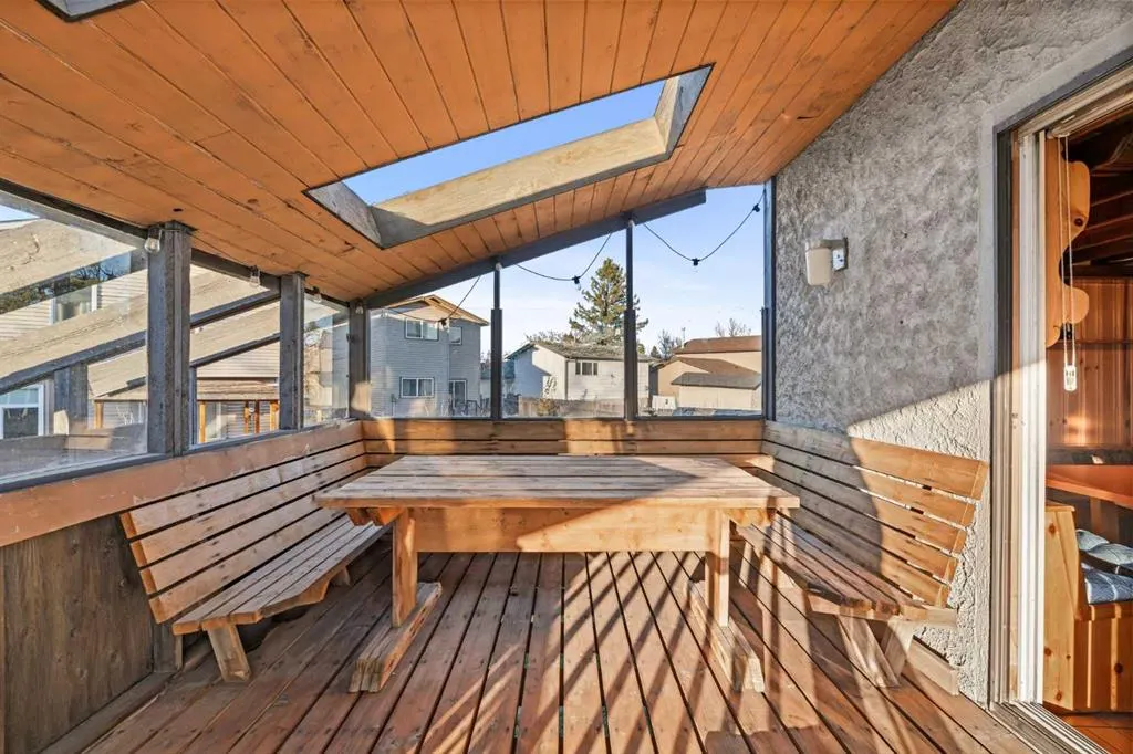 32 Castleglen Court NE