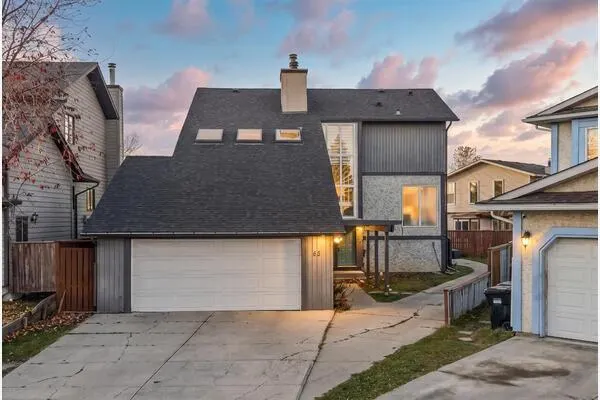 32 Castleglen Court NE
