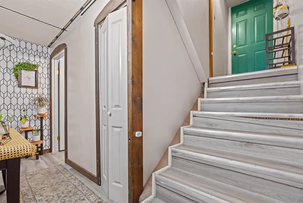 32 Castleglen Court NE