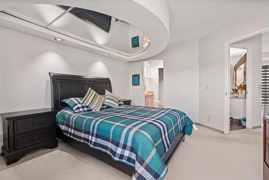 32 Castleglen Court NE